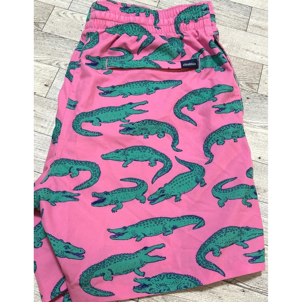 Chubbies Mens Pink Alligator Print Swim Trunks 5.5 Inch Inseam Size Large